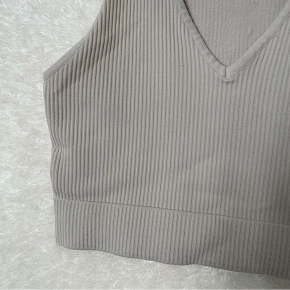 Mod Ref V-Neck Stretch Crop Top - Picture 3 of 4